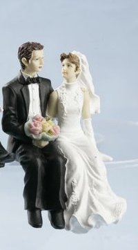 Brautpaar sitzend Kantenhocker