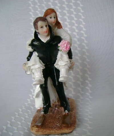 originell - Brautpaar auf Ski